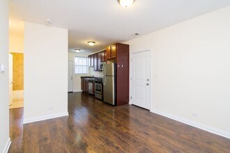 4715 W Cornelia Ave in Chicago, IL - Building Photo - Building Photo