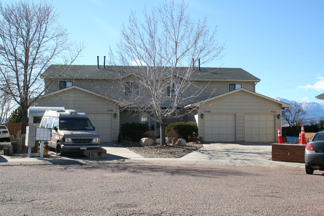 7514 Banner Ct in Colorado Springs, CO - Building Photo