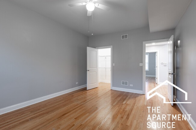 4502 N Sheridan Rd, Unit 2 in Chicago, IL - Building Photo - Building Photo