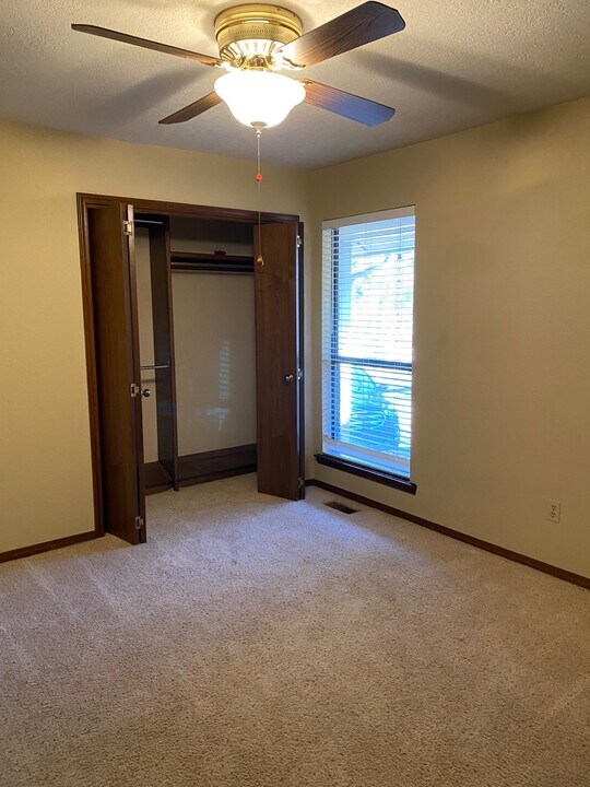 2504 Tredington Way in Edmond, OK - Building Photo