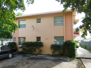 1864 NW 24th St in Miami, FL - Building Photo - Building Photo