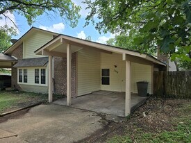 2904 Forest Bnd in Bryan, TX - Building Photo