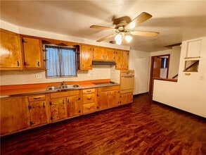 528 Cypress Alley in Glassport, PA - Foto de edificio - Building Photo