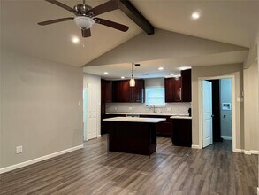 304 S Shadowbend Dr in Friendswood, TX - Building Photo - Building Photo