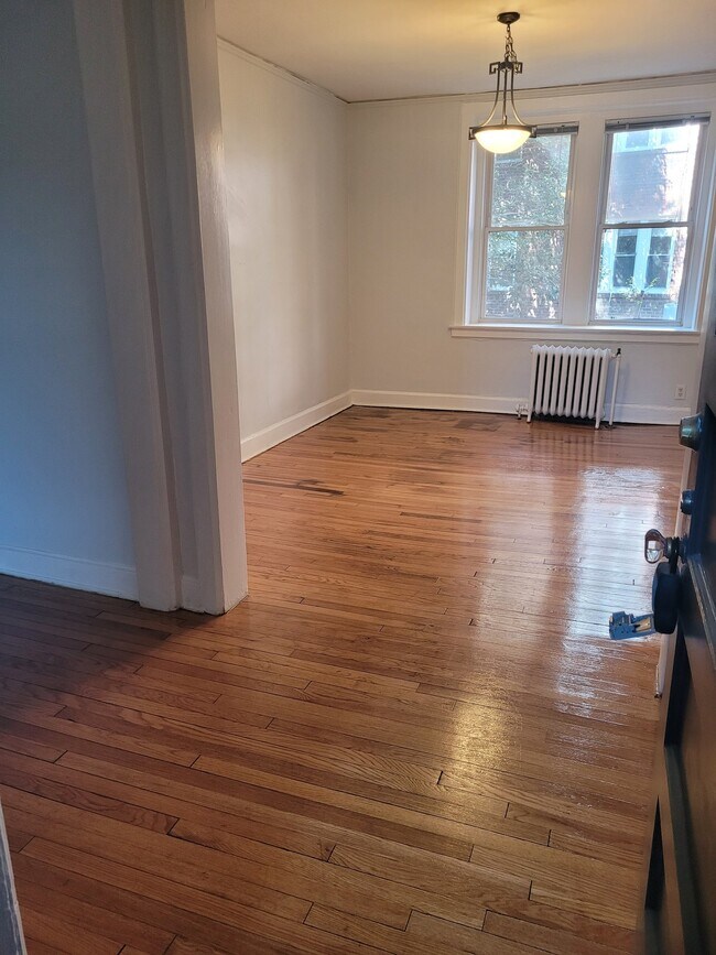 1611 Hampton Blvd, Unit B1 in Norfolk, VA - Building Photo - Building Photo