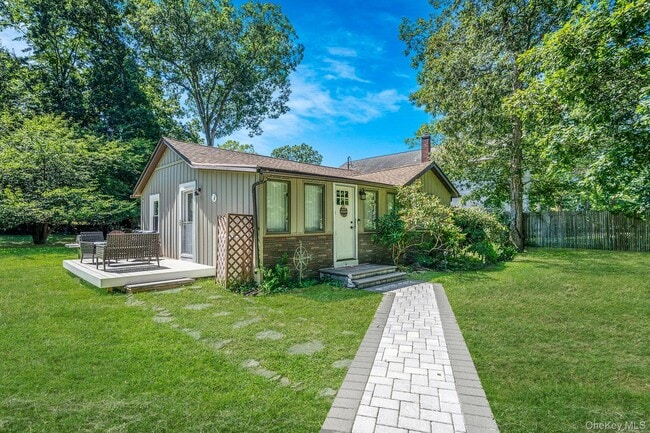 property at 10 Community Rd