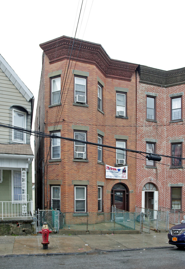 149 Linden St in Yonkers, NY - Foto de edificio - Building Photo