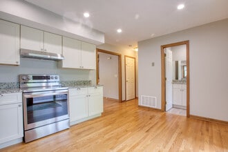 10 Clancy Rd in Branford, CT - Building Photo - Building Photo