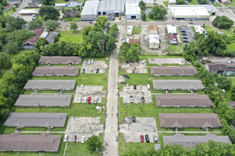 Village Park Apartments in New Iberia, LA - Building Photo - Building Photo