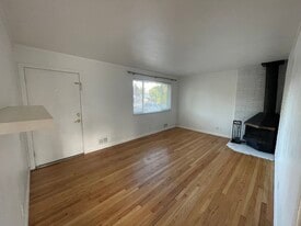 8751 Oakwood St in Westminster, CO - Building Photo