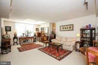 2451 Midtown Ave, Unit 216 in Alexandria, VA - Building Photo - Building Photo