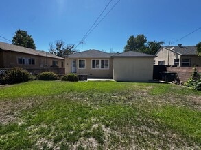 5042 Lorelei Ave in Lakewood, CA - Building Photo - Building Photo