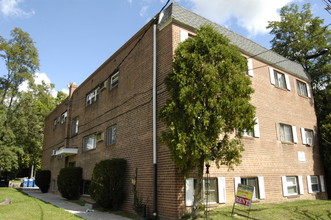 About Southern Cross in Maple Shade, NJ - Foto de edificio - Building Photo