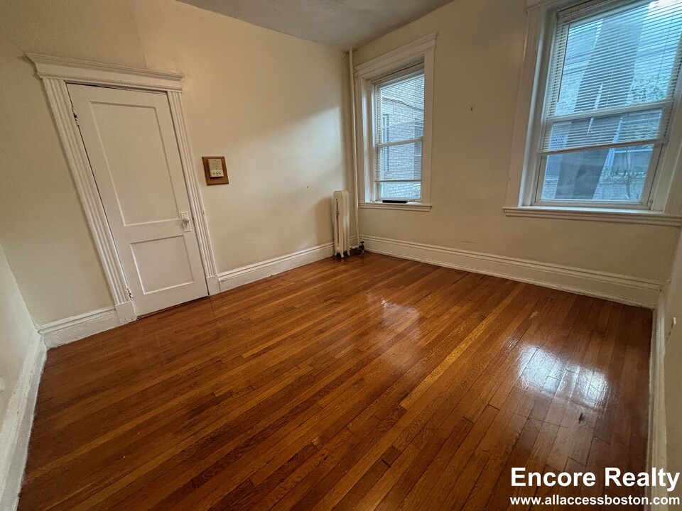 107 Gordon St, Unit 4 in Boston, MA - Building Photo