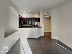 68 E Serene Ave, Unit 216 in Las Vegas, NV - Foto de edificio - Building Photo