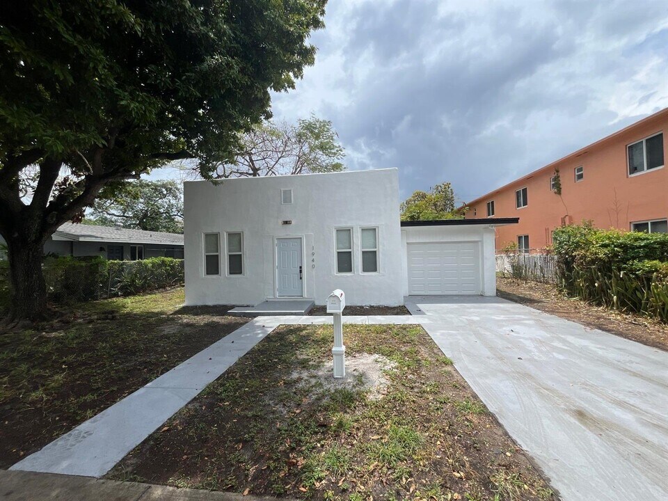 1940 Sherman St in Hollywood, FL - Building Photo