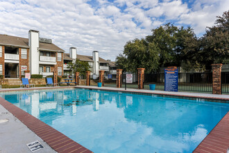 Crossings at Irving Apartments in Irving, TX - Building Photo - Building Photo