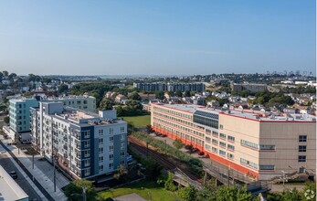 91 Ocean Ave, Unit #211 in South Yarmouth, MA - Foto de edificio - Building Photo