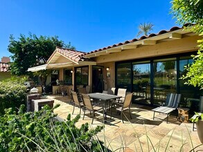 222 Serena Dr in Palm Desert, CA - Foto de edificio - Building Photo