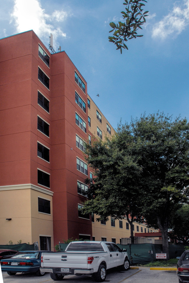 Houston Heights Towers in Houston, TX - Foto de edificio - Building Photo