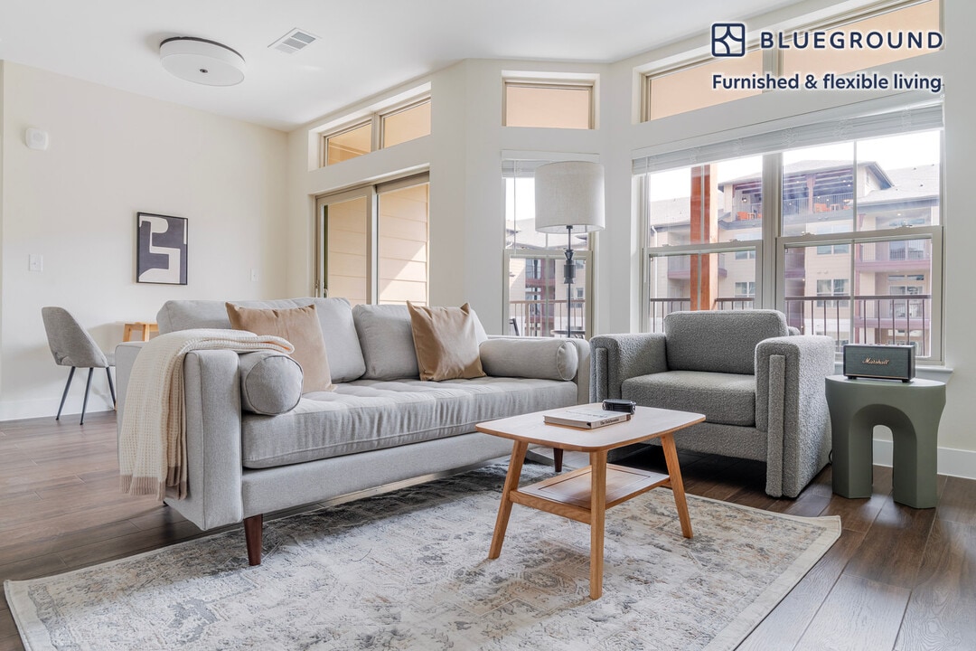 1501 W Howard Ln in Austin, TX - Foto de edificio