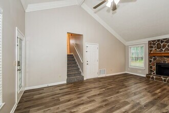 1111 Realm Ln in Lawrenceville, GA - Building Photo - Building Photo