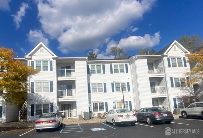 1221 Waterford Dr in Edison, NJ - Building Photo - Building Photo