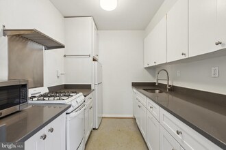5112 MacArthur Blvd in Washington, DC - Foto de edificio - Building Photo