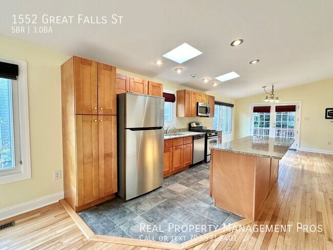 1552 Great Falls St in McLean, VA - Building Photo - Building Photo