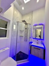 196 Danforth Ave, Unit Tiny Home in Jersey City, NJ - Foto de edificio - Building Photo