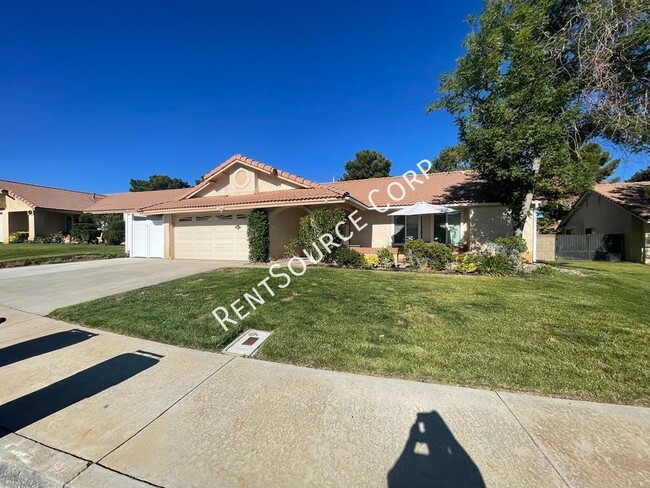 40739 Vía Nuevo in Palmdale, CA - Building Photo - Building Photo