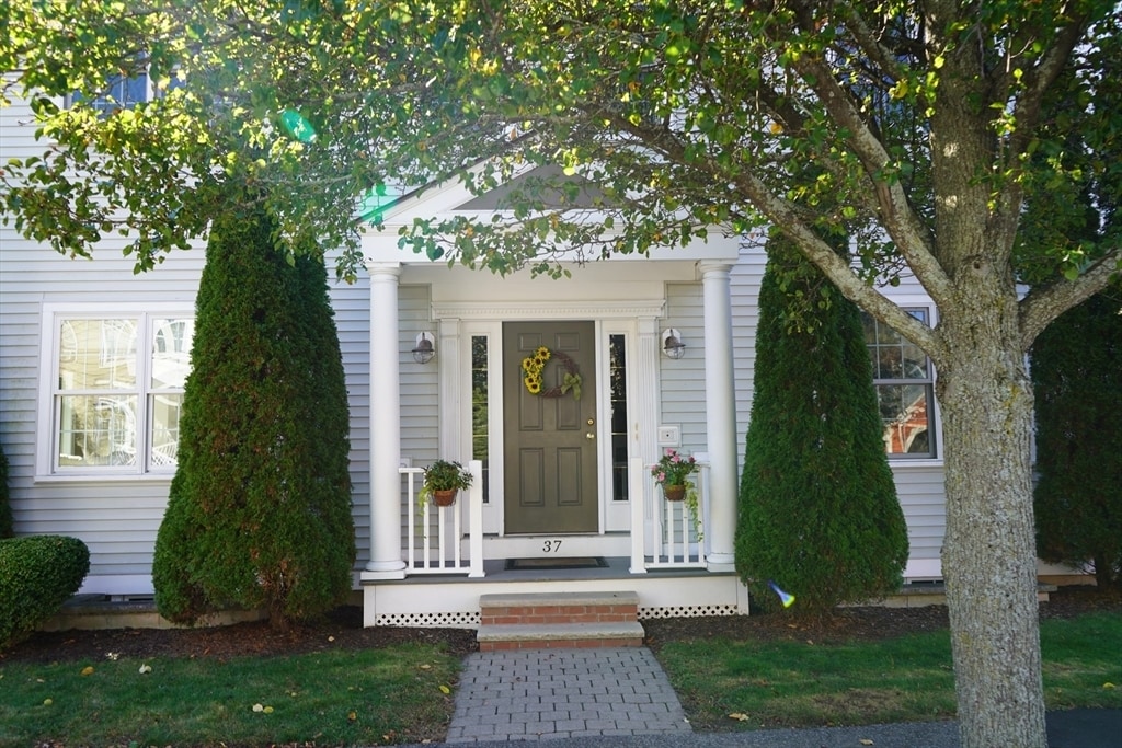 37 Charnock St in Beverly, MA - Building Photo
