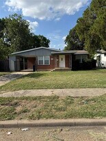 2203 Tolosa Dr in Dallas, TX - Building Photo