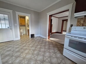 200 E Walnut St in Ashland, OH - Building Photo - Building Photo