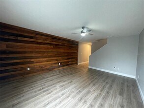 2031 Fluorshire Dr in Brandon, FL - Building Photo - Building Photo