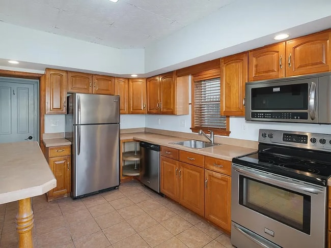 3194 Almond St in Philadelphia, PA - Building Photo - Building Photo