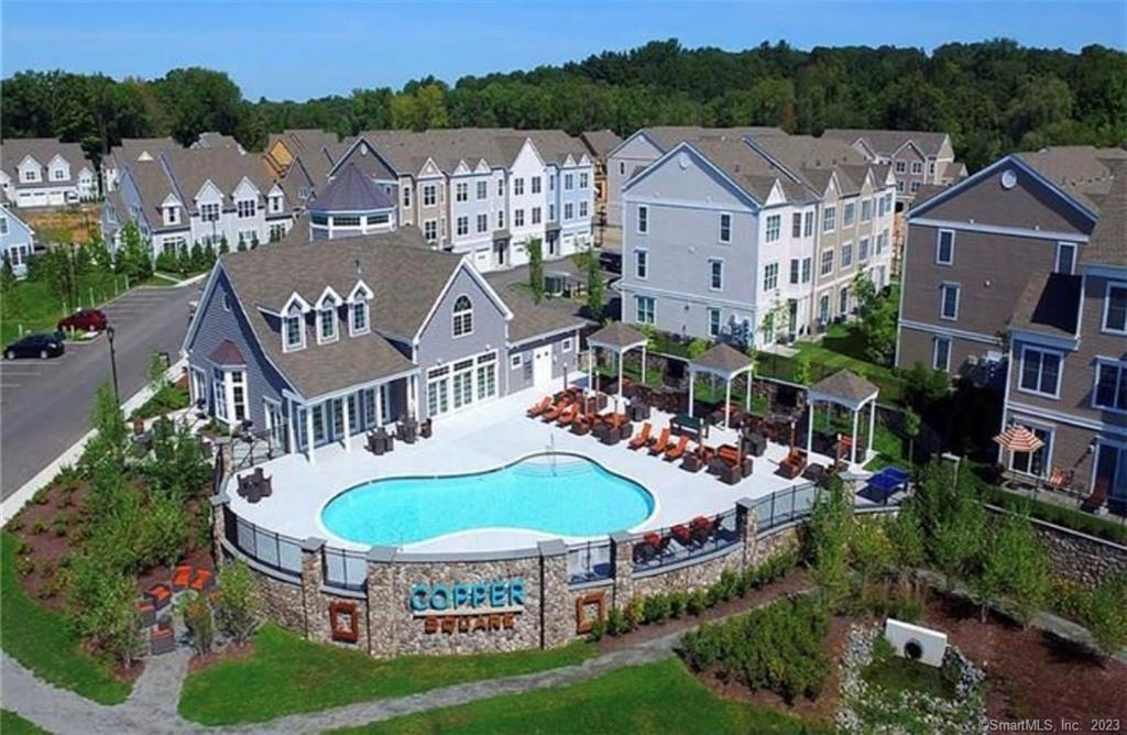 318 Copper Square Dr in Bethel, CT - Building Photo