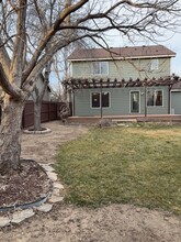 1910 Crestview Dr in Johnstown, CO - Foto de edificio - Building Photo