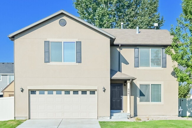property at 606 S Willow Park Dr