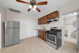 402 Jericho Tpke in New Hyde Park, NY - Building Photo - Building Photo