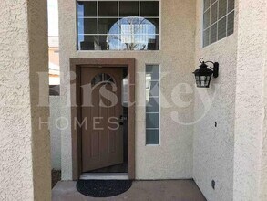 5620 Royal Castle Ln in Las Vegas, NV - Foto de edificio - Building Photo