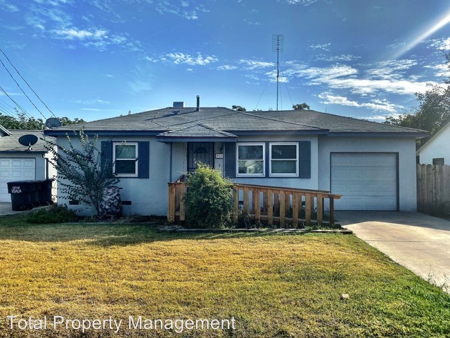 921 E Laurel Ave in Visalia, CA - Foto de edificio - Building Photo