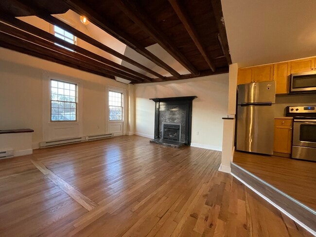 3 Boswell Ave, Unit 3 in Norwich, CT - Foto de edificio - Building Photo