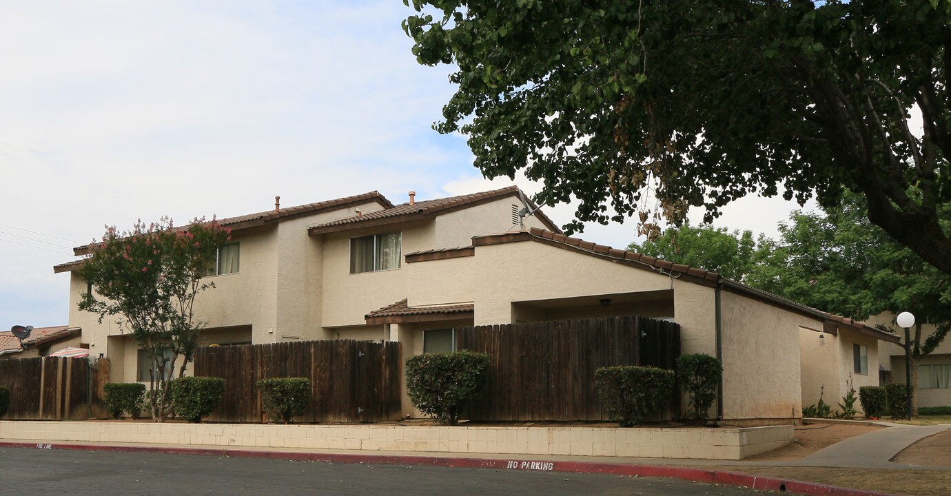 Orangewood Plaza in Orange Cove, CA - Foto de edificio