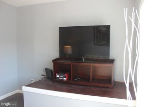 5923 N Broad St in Philadelphia, PA - Building Photo - Building Photo