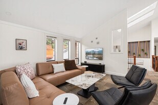 1521 Chartwell Dr, Unit SI ID1542720P in West Vancouver, BC - Building Photo