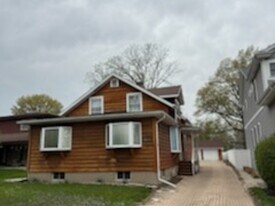 4614 Gilbert Ave in Western Springs, IL - Building Photo