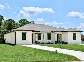 434-436 Bells St E in Lehigh Acres, FL - Building Photo