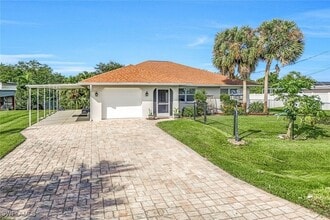 2199 Santiago Ave, Unit 211 in Ft. Myers, FL - Building Photo - Building Photo