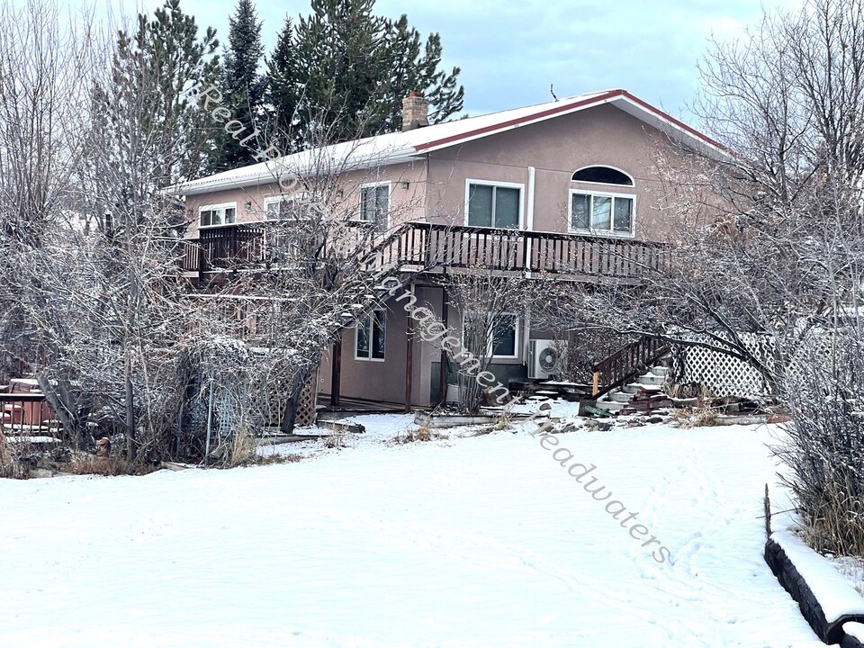 8319 Canyon Ferry Rd in Helena, MT - Building Photo